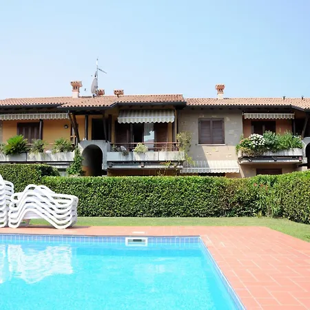 Charming In With Swimming Pool *