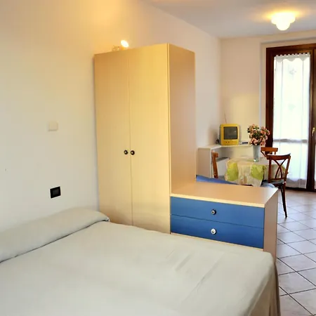 Сasa de vacaciones Charming In With Swimming Pool Lazise