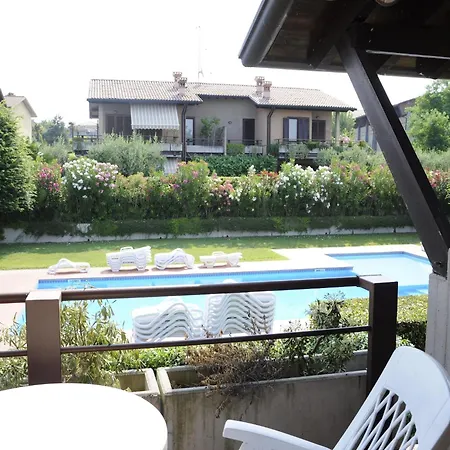 Сasa de vacaciones Charming In With Swimming Pool *